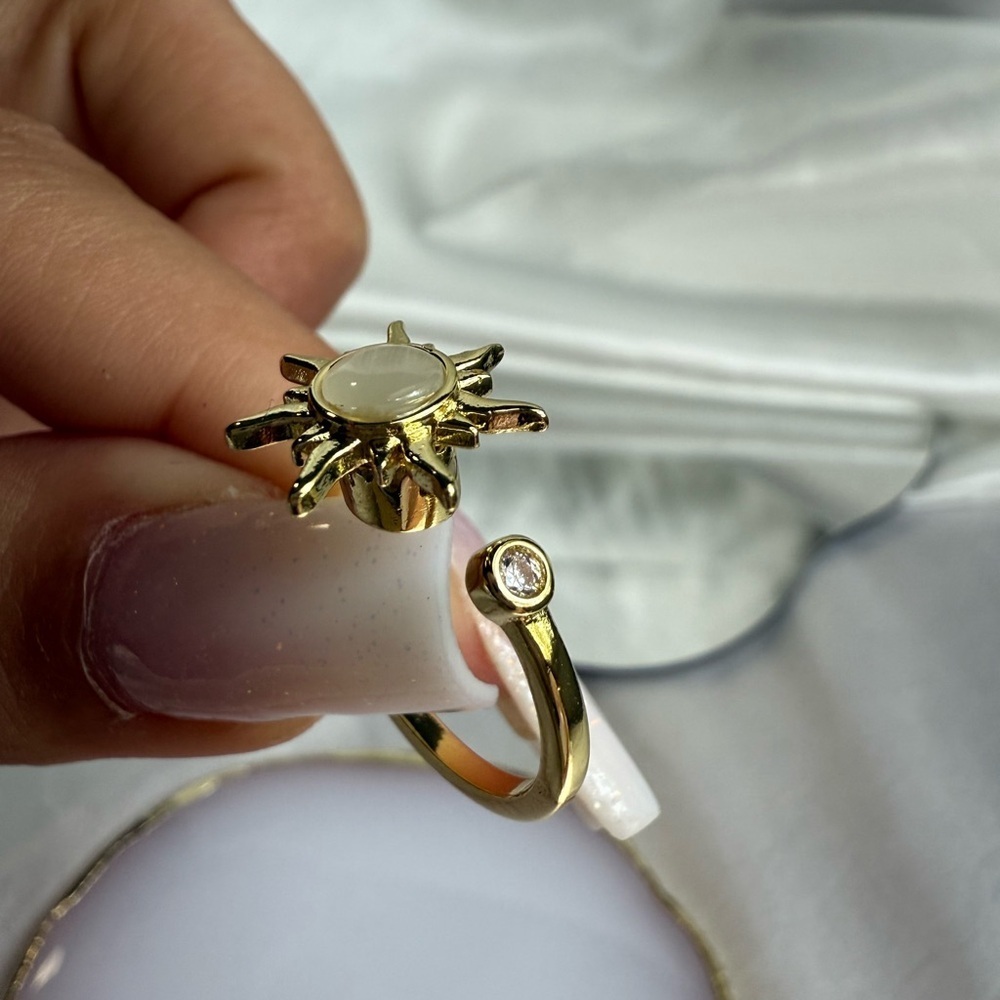New! 18K plated gold Sunburst Pink Floral Stainless Steel Ring - Picture 4 of 11